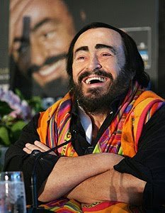 luciano-pavarotti-and-hermes-tohu-bohu-shawl-profile